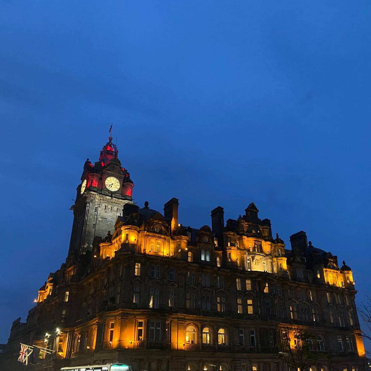 Edinburgh - Balmoral Clock Tower bei Nacht